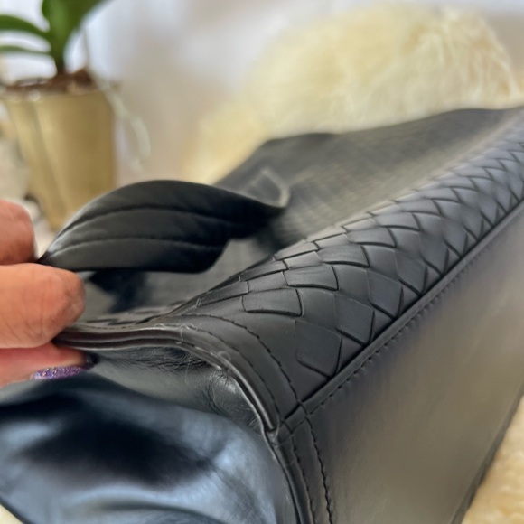 BOTTEGA VENETA
Intreccio Leather Top Handle Bag - unisex Bag **NWT - Picture 8 of 17